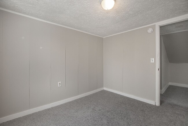 Building Photo - 4 BED 1 BATH UNIT IN GARFIELD HEIGHTS