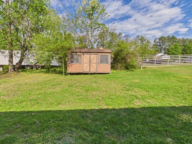 Building Photo - 2336 Sara Ln