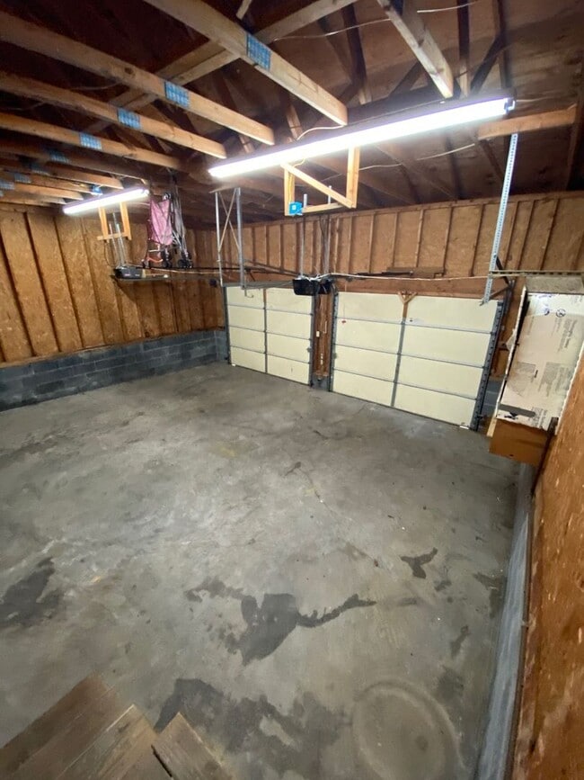 Building Photo - Now accepting applications for a 2 bedroom...