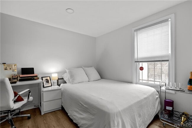 Building Photo - 641 Forest