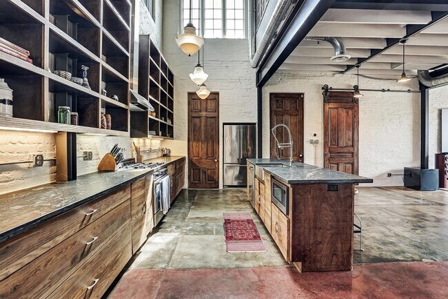 Building Photo - 808 Coronado St