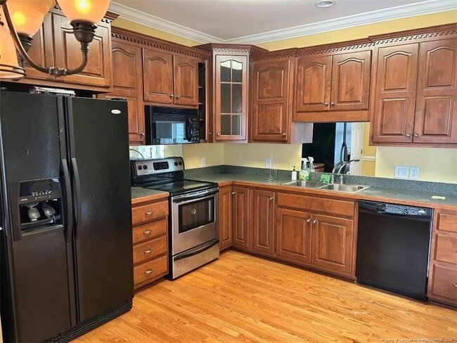 Building Photo - 4890 Independence Dr