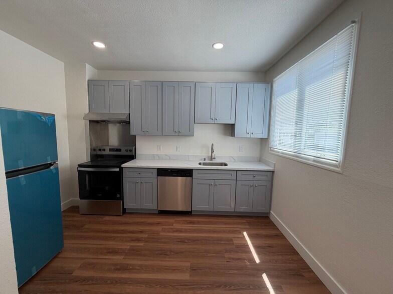 Building Photo - 495 Elwood Ave