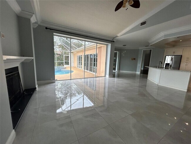 Building Photo - 6719 Fairway Cove Dr