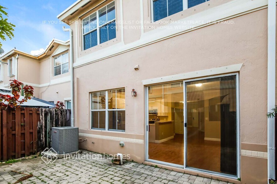 Building Photo - 12315 SW 125th Ct