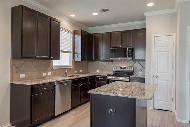 Building Photo - 767 Hoot Owl Ln S