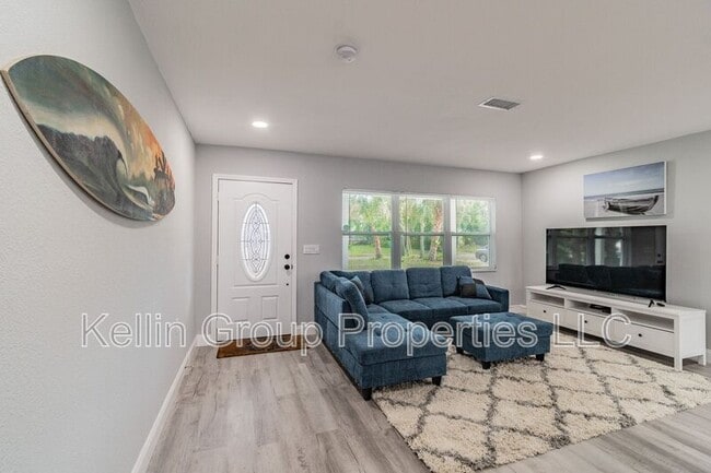 Building Photo - 2221 Calexico Way S