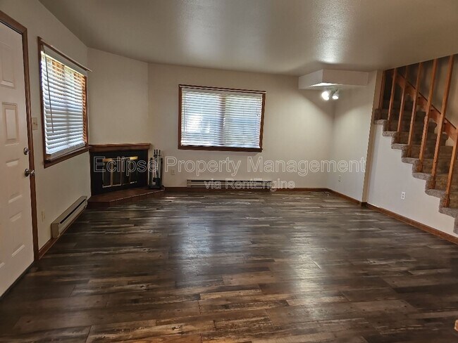 Building Photo - 9 River Dr