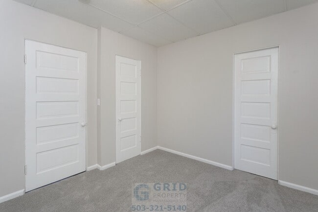 Building Photo - Charming 3 Bedroom Craftsman Home Available in SE Portland!