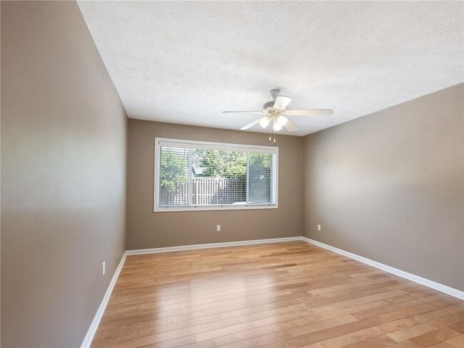 Building Photo - 115 Biscayne Dr NW