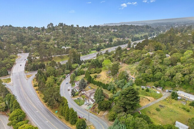 Building Photo - Sun-Filled 2BR/2BA Upper Home with Large Decks & Hardwood Floors in Aptos