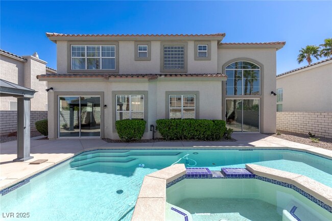 Building Photo - 2510 Putting Green Dr