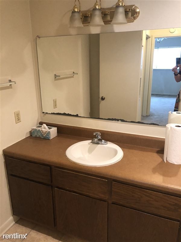 Building Photo - 2 br, 1.5 bath 4plex - 2815 Longmire Dr 28...