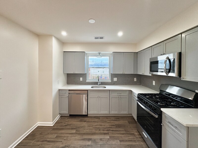 Building Photo - 156 Ridgewood Ave