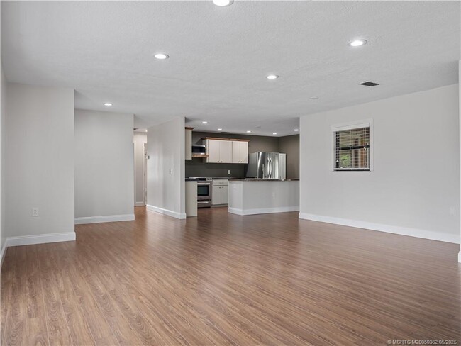 Building Photo - 2468 N W Everglades Blvd