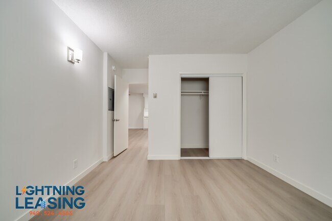 Building Photo - 703 Irolo St