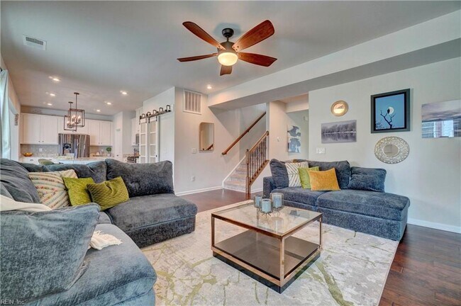 Building Photo - 800 Corcormant Ln