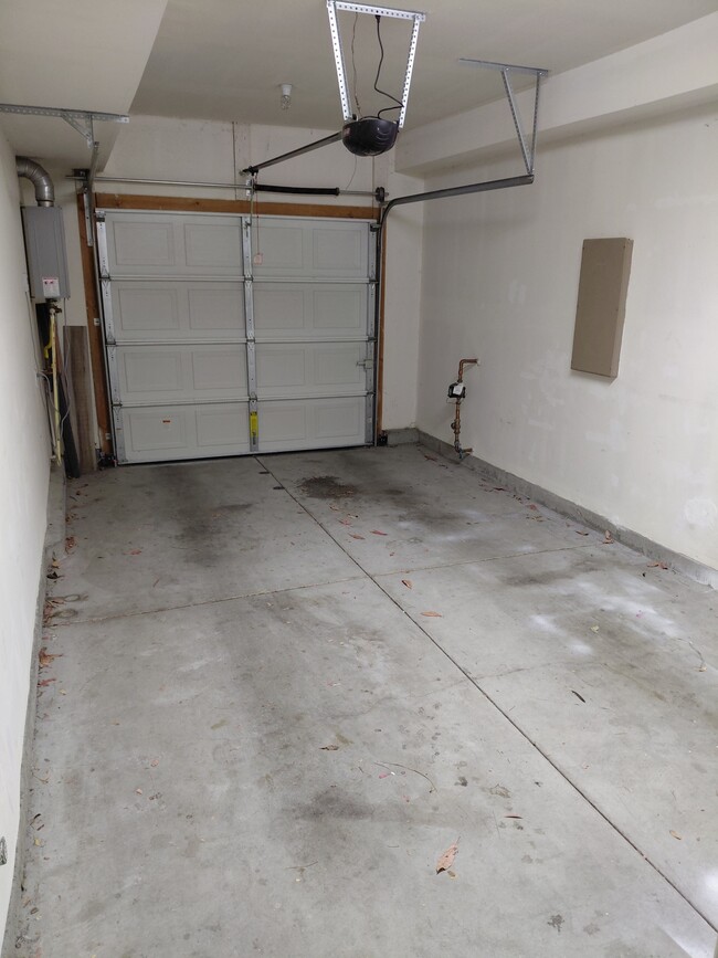 Building Photo - 1830 Crimson Ct