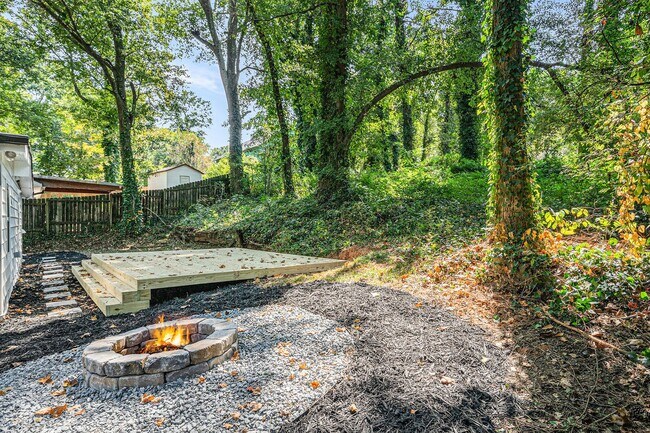 Building Photo - Fully Renovated Cottage near Downtown Smyrna!