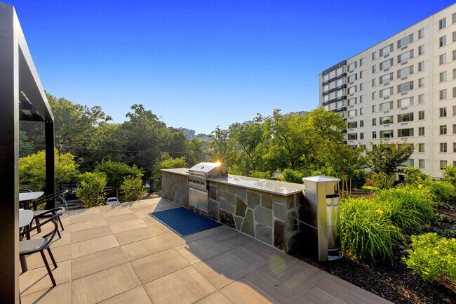 Building Photo - 1500 Arlington Blvd