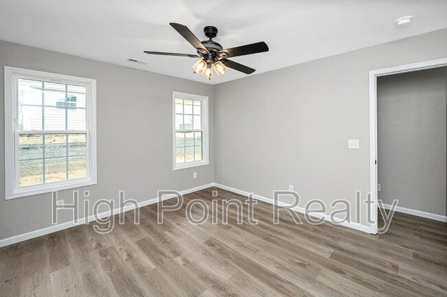 Building Photo - 85 Smith Glen Dr