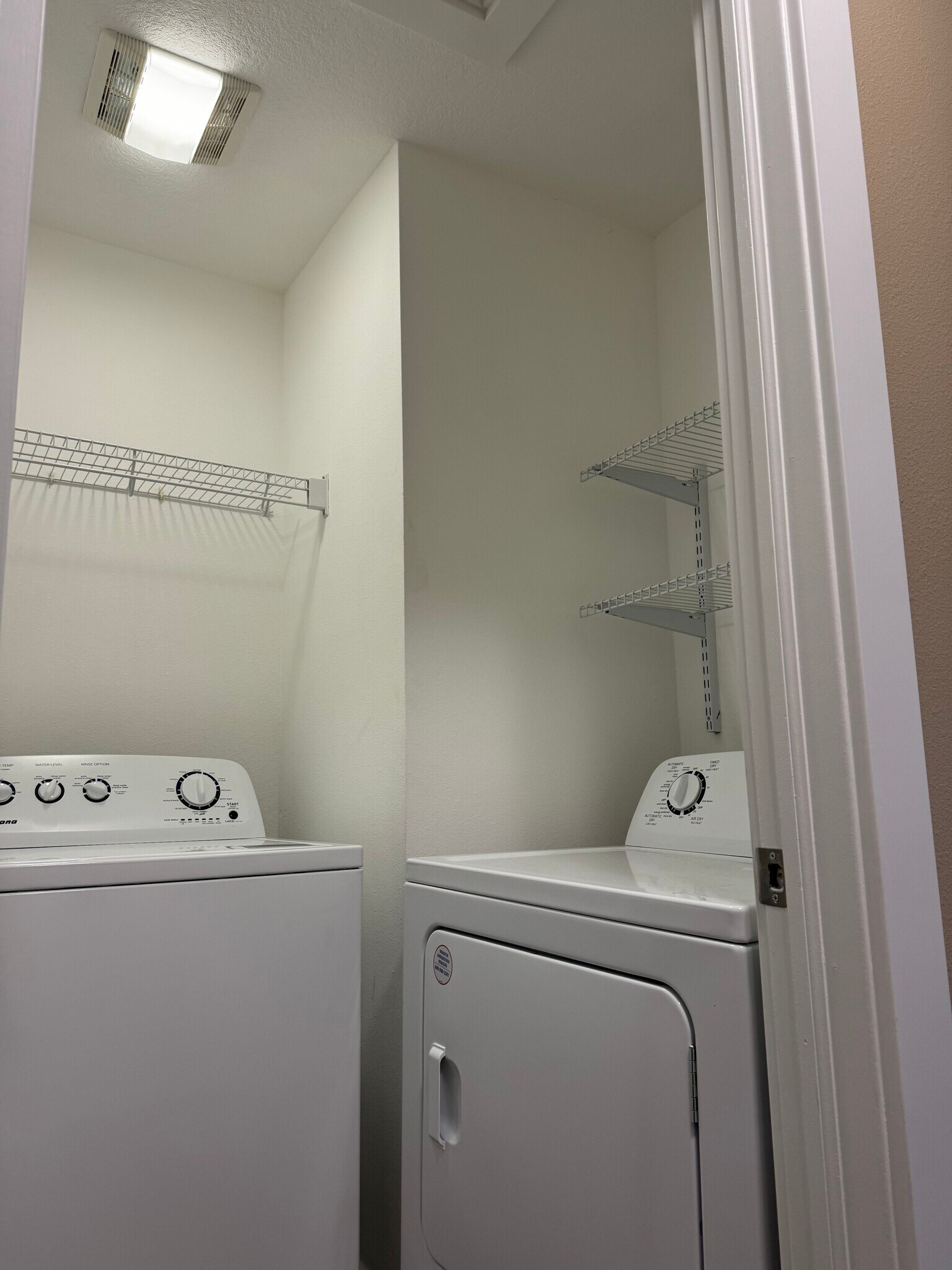 Laundry Room - 389 NE Sandalwood