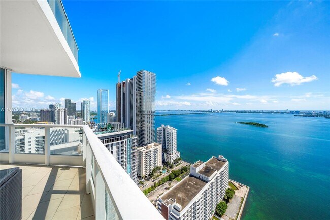 Building Photo - 2020 N Bayshore Dr