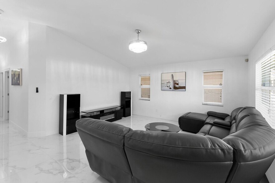 Building Photo - Coming in Sept ! Beautifully Furnished and  recently renovated home