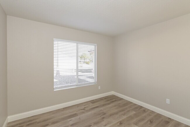 Building Photo - 655 Camp Hill Rd