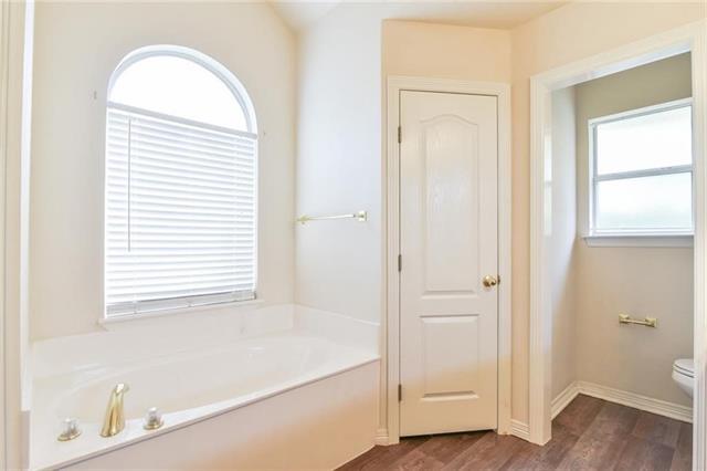 Building Photo - 502 Wild Springs Dr
