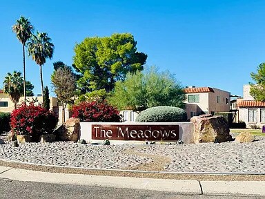 Building Photo - FOR RENT