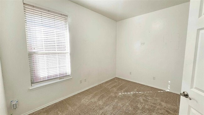 Building Photo - 643 Sisken Ct