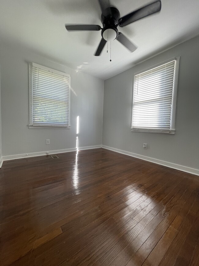 Building Photo - 706 Crestlyn Dr