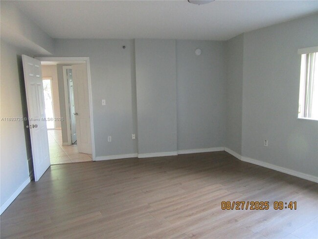 Building Photo - 2475 NW 16th St Rd