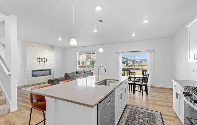 Building Photo - Shared Bathroom Room 3