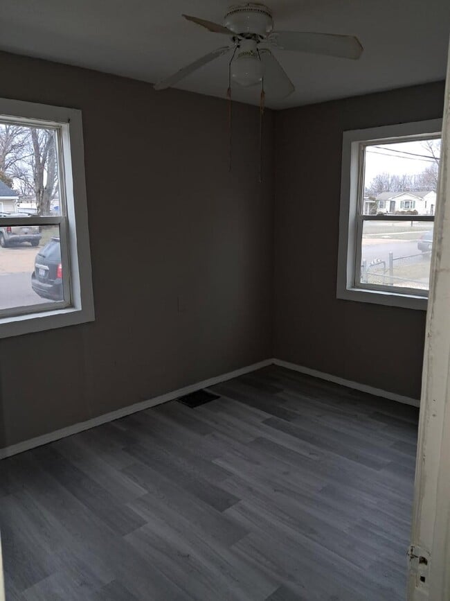 Building Photo - 4528 Madison Ave SE