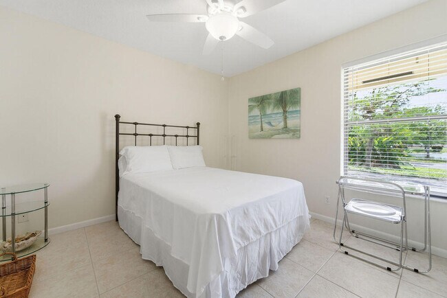 Building Photo - 5562 Reynolds Rd