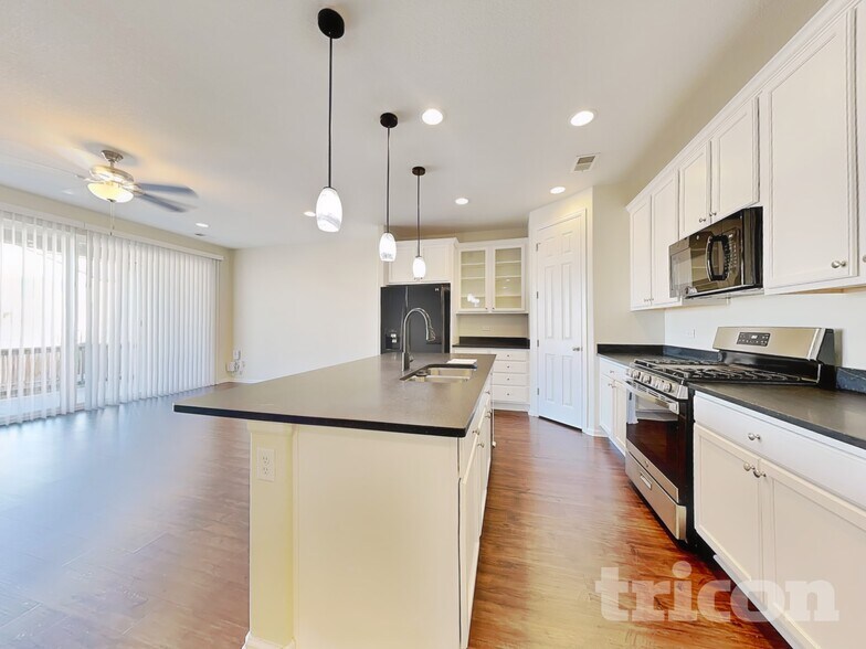 Building Photo - 4363 E 96th Way