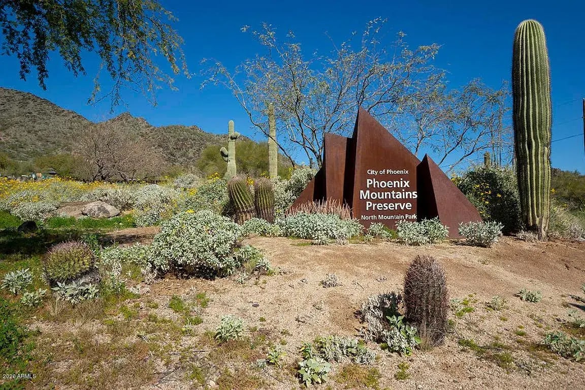 Phoenix Mountain Preserve Trailhead nearby - 2816 E Laurel Ln