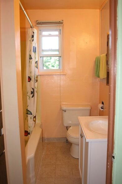 Building Photo - 72 E College Ave