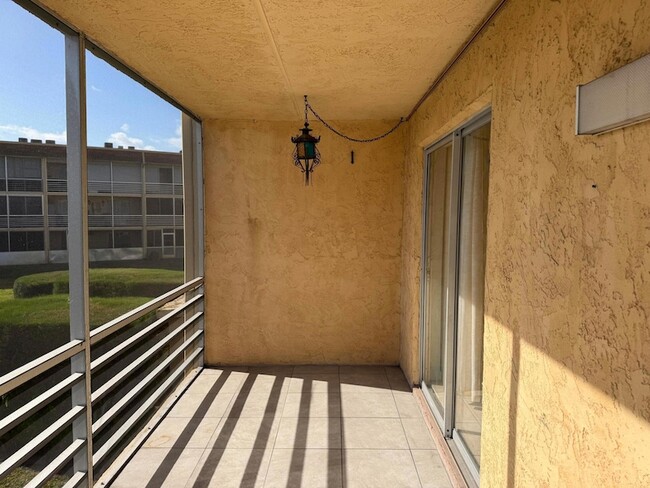 Building Photo - 500 Village Green Cir W