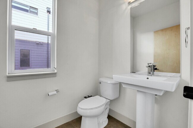 Building Photo - $3,100.00 - 2 Bedrooms, 2.2 Bathrooms, Townhouse in Denver with Roof Deck!