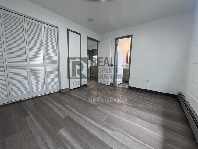 Building Photo - 713 N Garfield Ave