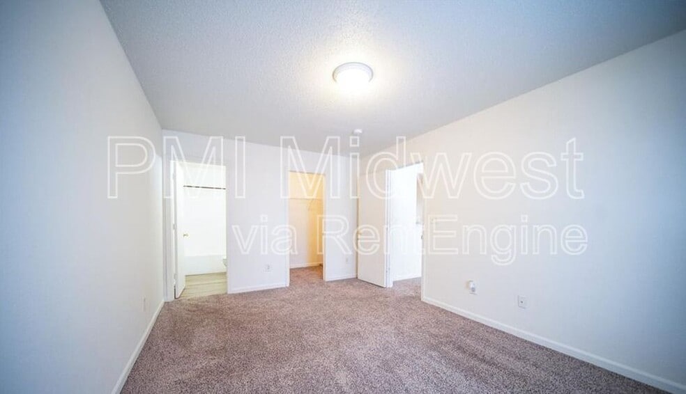 Building Photo - 10414 Kensil St