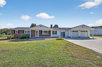 Building Photo - 1580 N Honeycutt St