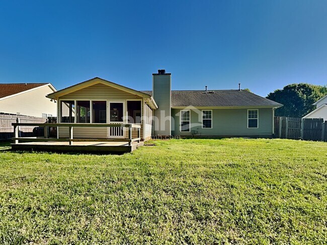 Building Photo - 555 Whistling Swan Dr