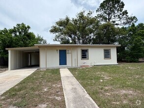 Building Photo - Totally Remodeled Deltona Beauty