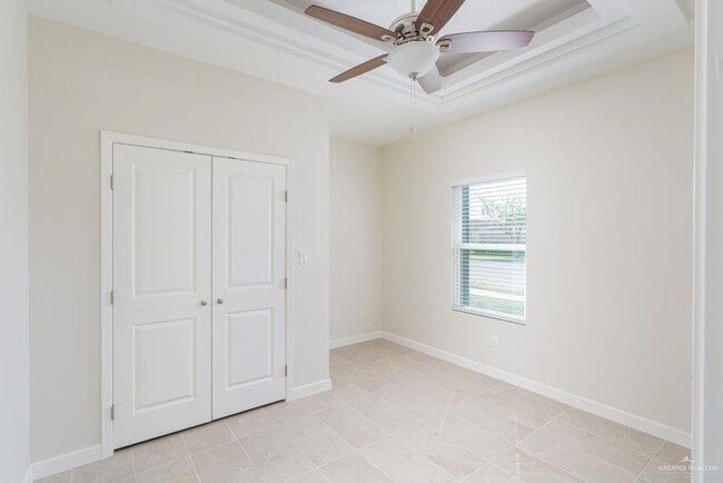 Building Photo - 10 English N Ave