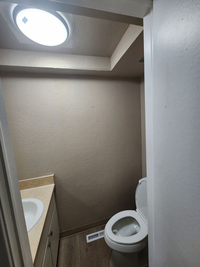 Building Photo - 8712 Mariposa St