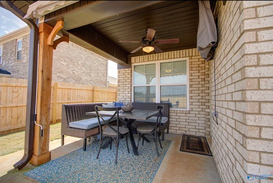 back patio - 291 Avebury Rd